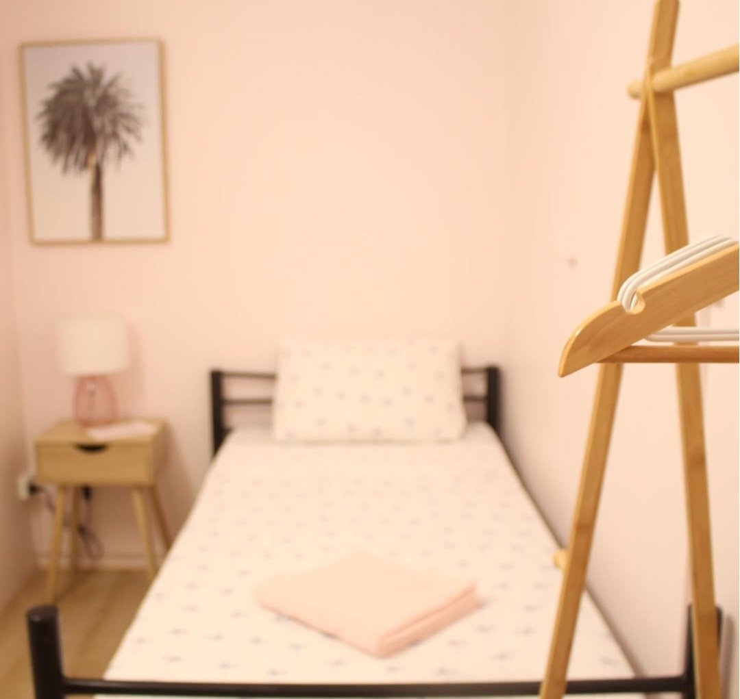 Single Private Room (Share Bathroom)